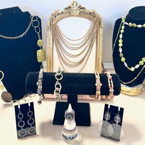 MIXED LOT of Costume / Fashion Jewelry Earrings, bracelets and necklaces